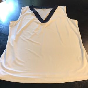 NWOT Medium V Neck Top Tommy Hilfiger 🏌️